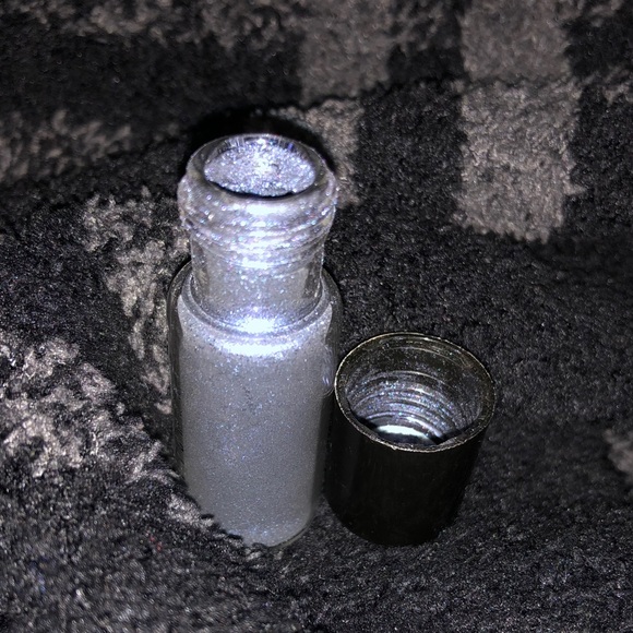 2/$16 MAC Cosmetics Pigment in Naval Blue, Mini Sz - Picture 6 of 16